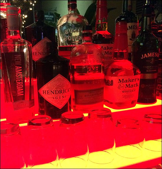 What's the Difference Between Alcohol Poisoning Symptoms & a Hangover?